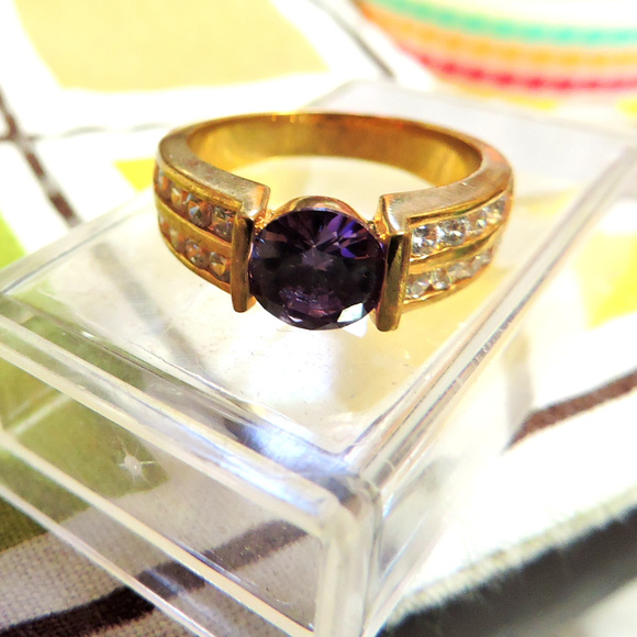 sz 7 ring .. purple centerstone NWOT ... r25 - Picture 2 of 5